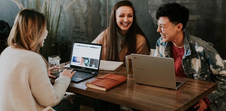 a picture showing people doing online businesses