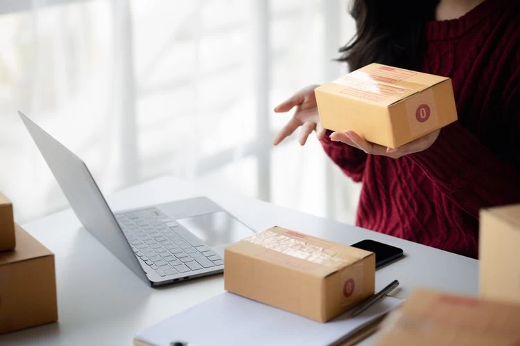 people-are-going-live-selling-products-selling-pr-2023-11-27-05-00-26-utc-min_jpg.webp